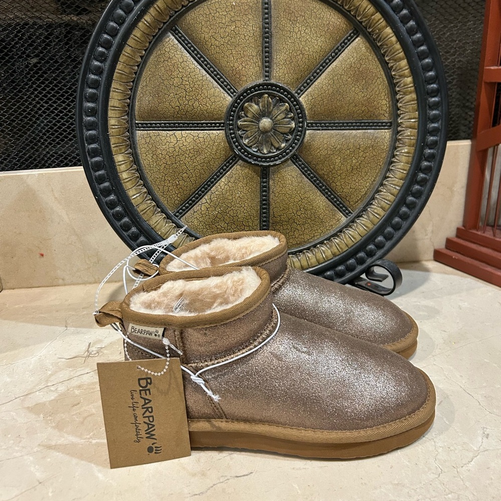 🎁BearPaw Metallic Brown Ankle Booties